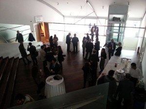 Anma gününün gerçekleştiği GSÜ Aydın Doğan Salonu fuaye alanı