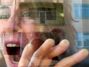 Hande Çayır (self-portrait 2004) Kaynak: www.handecayir.com